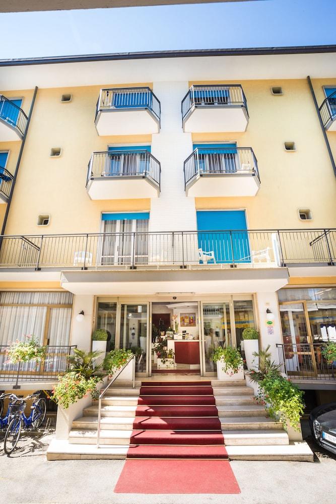 Hotel Azzorre Lido di Jesolo Exterior photo