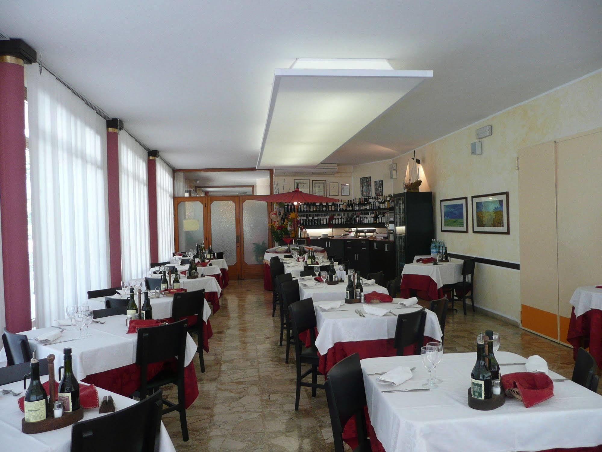Hotel Azzorre Lido di Jesolo Exterior photo